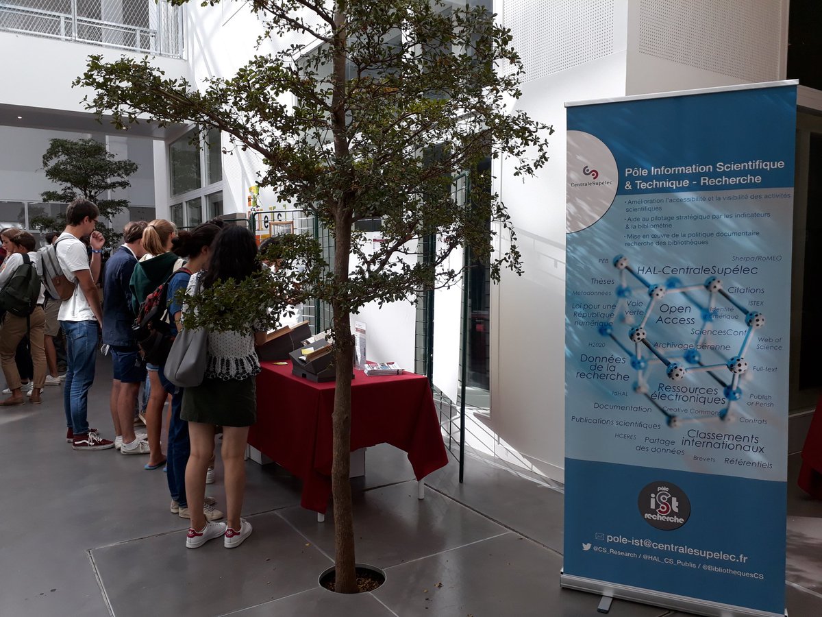 VeroniquePretre's tweet photo. Bibliothèques - Patrimoine - Information Scientifique et Technique #PoleIST #Recherche à la Journée Vive la Recherche ! @centralesupelec @ParisSaclay https://t.co/7cg2JXdX82