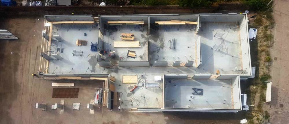 BerghBouw's tweet photo. Op de Weele verrijst. Nadat de fundering in rap tempo is gerealiseerd zijn we inmiddels gestart met de kelderwanden van #OpdeWeele. De eerste contouren van het 7 verdieping tellende gebouw zijn dan ook een feit.
#nieuwbouw #boz https://t.co/i2VLrC8S6B https://t.co/sgtdYLjSPN