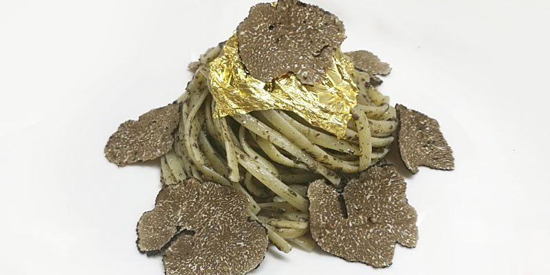 La_Madia_Regale's tweet photo. #Linguinipasta with fresh grated #blacktruffle, trufflecream and gold. Enjoy this #pasta heaven! #Linguine con #tartufonero fresco, crema di tartufo e oro. Buon appetito!!!
Thanks to @100ITA https://t.co/oQMcoH5e9I