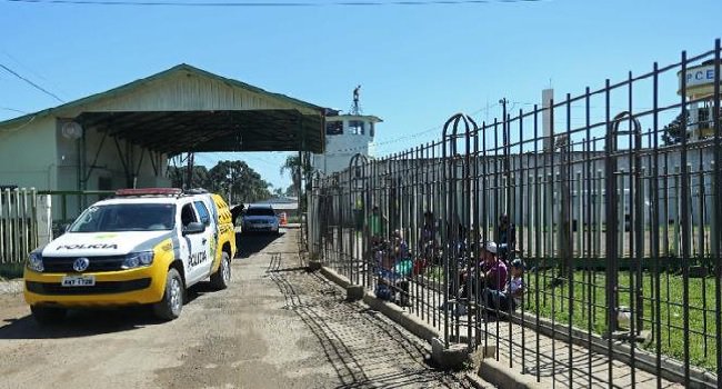 Gunmen storm Brazil prison, 92 inmates escape