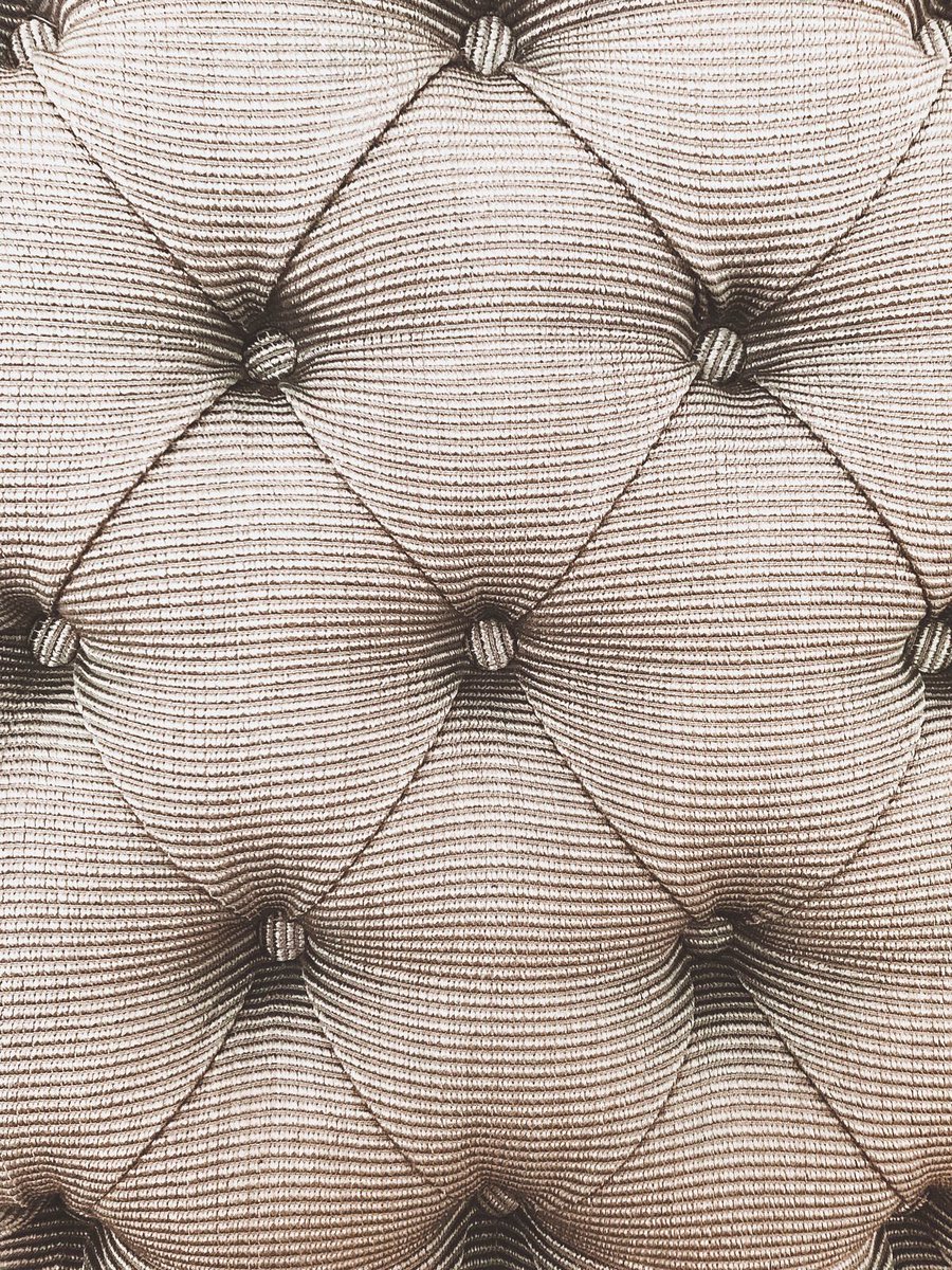 Isn’t this just mesmerising?

In The Making: Northwood Master bedroom.

It’s all in the details...

- Bespoke buttoned headboard using Bessel Aqua Fabric by <a href="/Chase__Erwin/">Chase Erwin</a>

Find out more details over on our blog: falchiinteriors.com/in-the-making-…

#falchiinteriors #interiordesign #homedecor