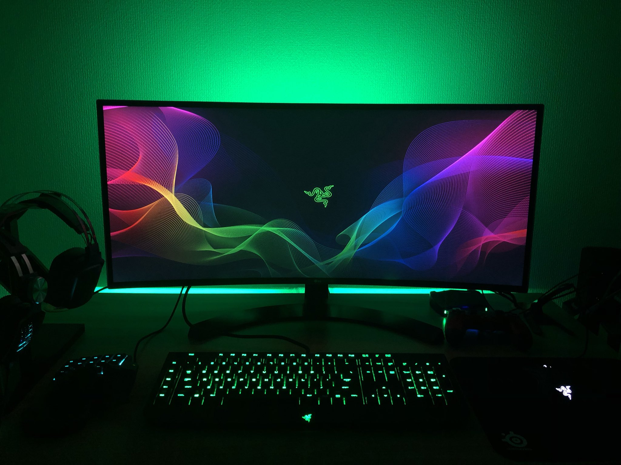 R L Z 3 R 気まぐれ告知 Razer レイザー 公式壁紙 Pc用 スマホ 用 画像データは コチラでフリーダウンロードできます 壁紙のダウンロードに登録とか課金とか不要です T Co 4mnmlfuh9x T Co H5g3zekvwx Twitter