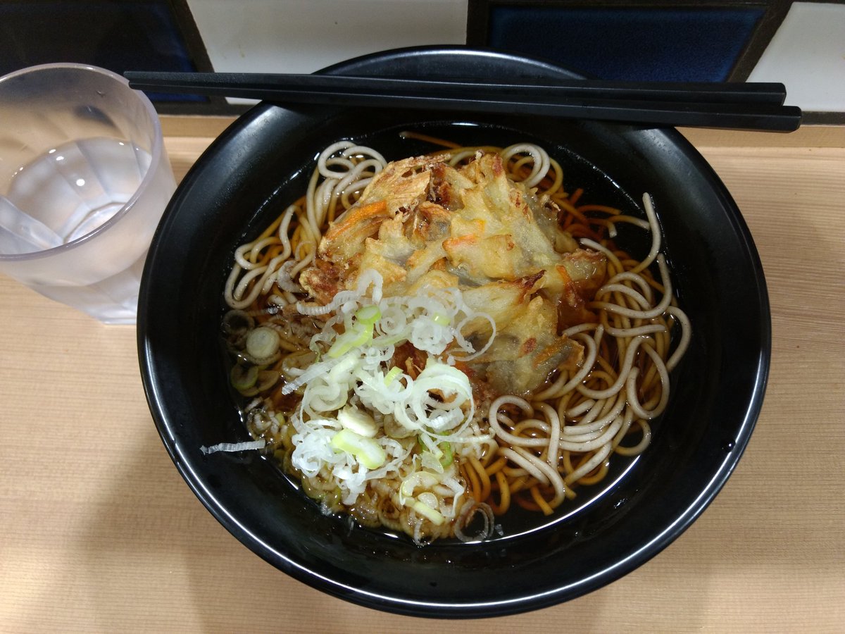 ট ইট র おかしん 深谷市から大宮まで戻り 夕食は大宮駅構内の そば処中山道 の鳥ゴボウ天そば ホッと一息したところで 大阪へ帰りま す 埼玉県 大宮駅 憩いの場 安心感 家に帰る喜びと寂しさ そばって落ち着く 新幹線ではお菓子派 立ち