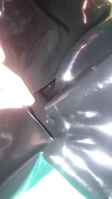 1 pic. When you try to put on you're suit.. and it rips??? https://t.co/Ia1m11IRqx