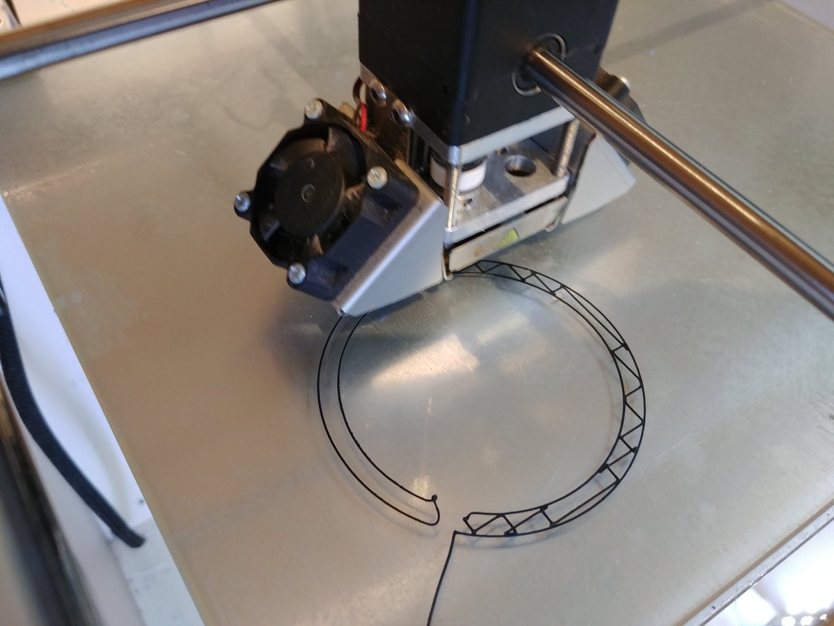 inmoovbrest's tweet image. Les ateliers #Inmoov @UBO_OpenFactory , c&apos;est reparti ! Première impression de l&apos;année universitaire : remplacement de l&apos;épaule cassée. Rendez vous les mardi midi et sur ce compte 😊 @atbrest @UBO_UnivBrest @TyFabBrest