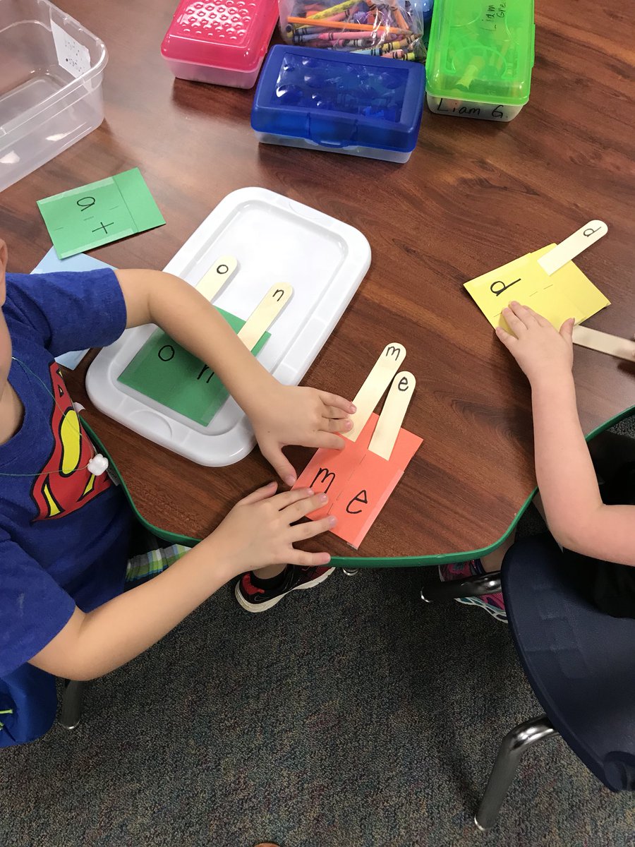MissBlann's tweet photo. Stations in full swing ! #kindergarten @ricetylerisd @tisdPK5literacy https://t.co/Sk1iVhKFnK
