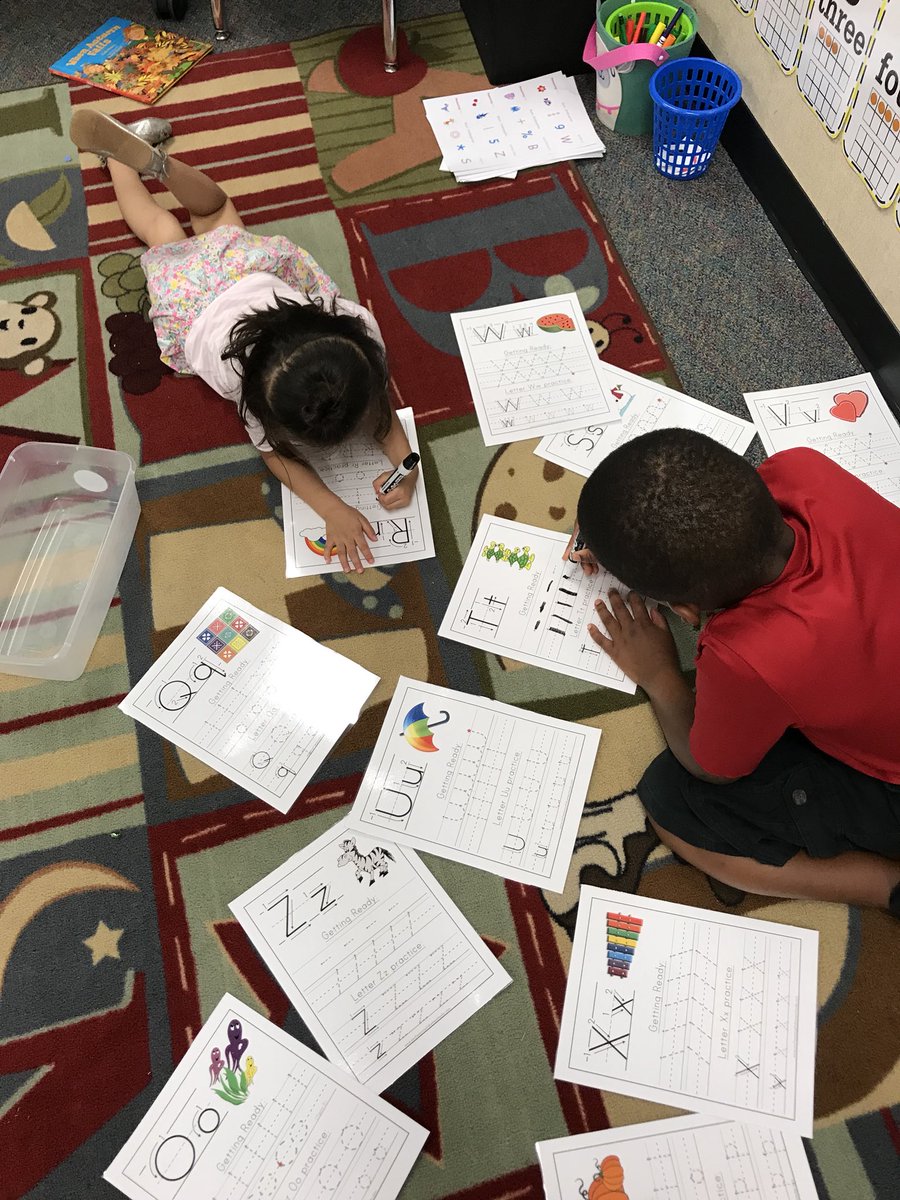 MissBlann's tweet photo. Stations in full swing ! #kindergarten @ricetylerisd @tisdPK5literacy https://t.co/Sk1iVhKFnK