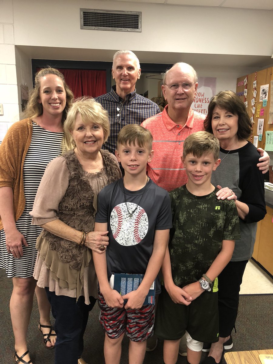 Rouquettegrade3's tweet photo. We ❤️ our Grandfriends! https://t.co/4SoWl6GxsI