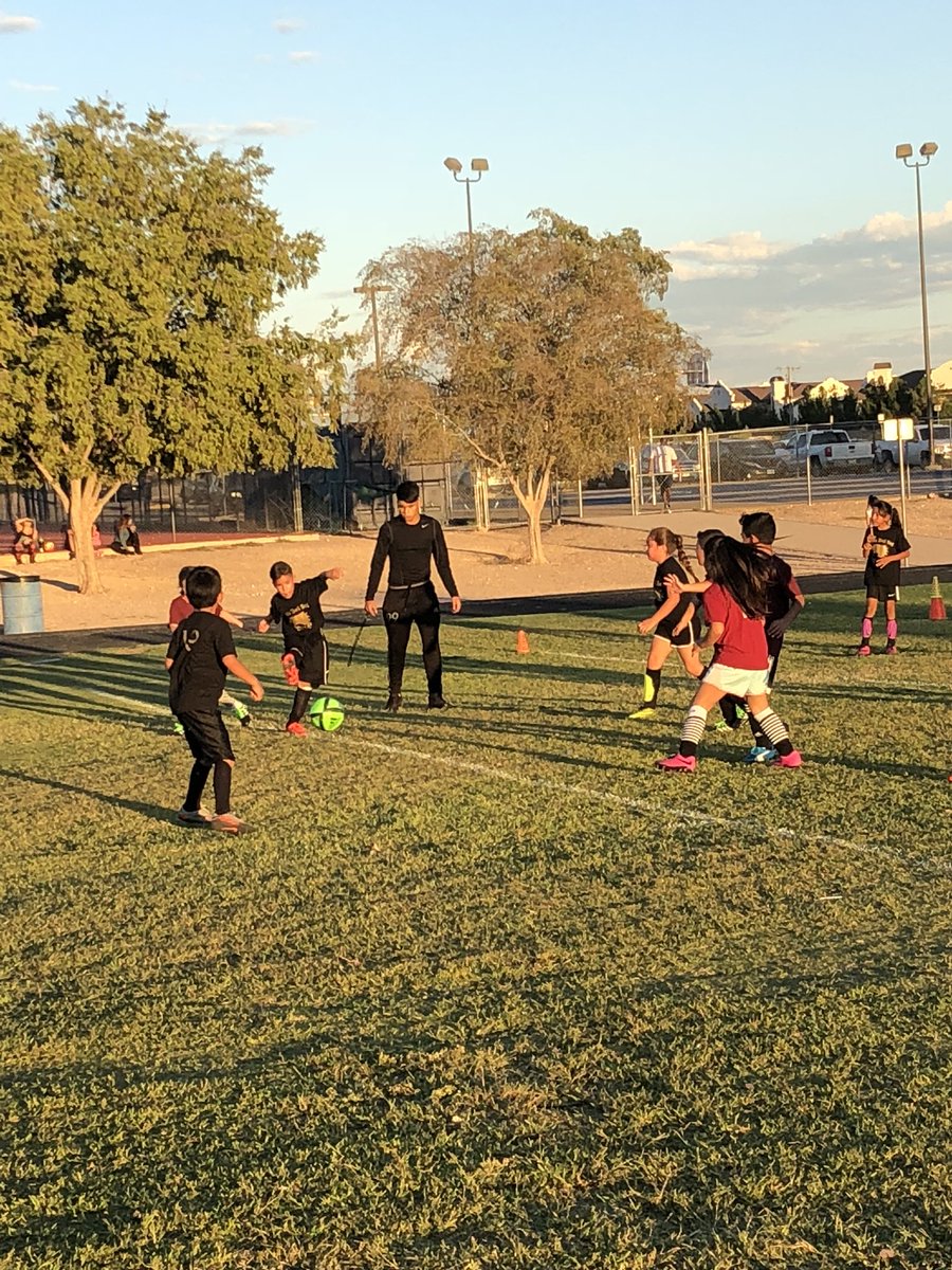 Escontrias_SA's tweet image. Our VDS Eagles had their game face on tonight! They won 3-0! Great sportsmanship, community support, positive attitude, and grit characterizes our 🦅 ⚽️ 🥅 💛💙#VASSP #ProudToBeAnEagle