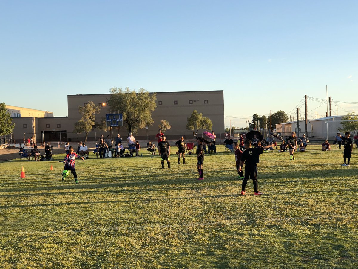 Escontrias_SA's tweet image. Our VDS Eagles had their game face on tonight! They won 3-0! Great sportsmanship, community support, positive attitude, and grit characterizes our 🦅 ⚽️ 🥅 💛💙#VASSP #ProudToBeAnEagle
