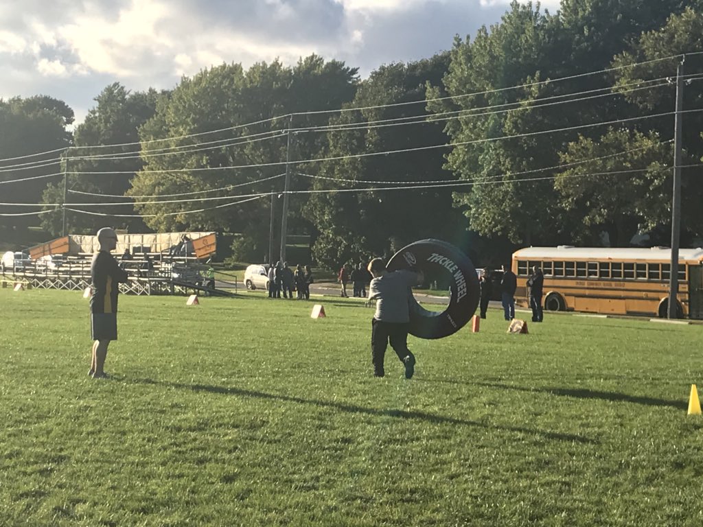 RickMBrennan's tweet photo. E-Hawk Youth Football working hard tonight!!#goehawks https://t.co/c1sra9xEdN