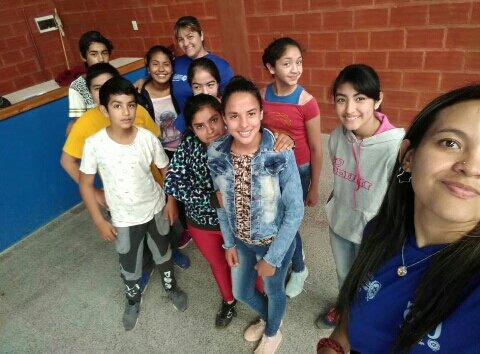 Pablo94866072's tweet photo. Taller de danzas  con la visita de la coordinadora Eloisa Escuela Antártida Argentina N °4510 - Las Lajitas #LaEscuelaSaledelAulaSalta @MariaElu15 @fguillesaavedra @aniberruezo https://t.co/1Kx0rLtBPb