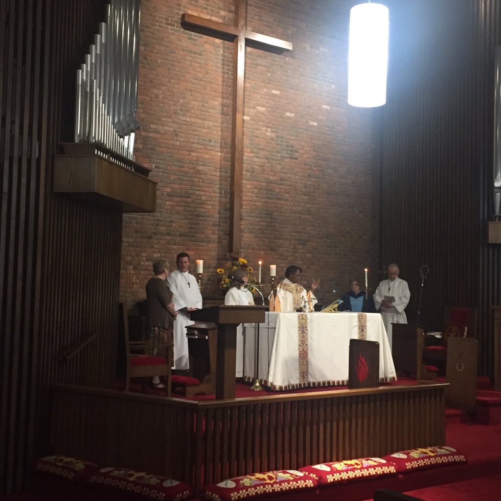 compusean's tweet photo. @IndyEpiscopal joined with #StAlbansIndy to celebrate the installation of the Rev Debbie Dehler as their new Rector. #EpiscopalIN https://t.co/de4JSgmOpw