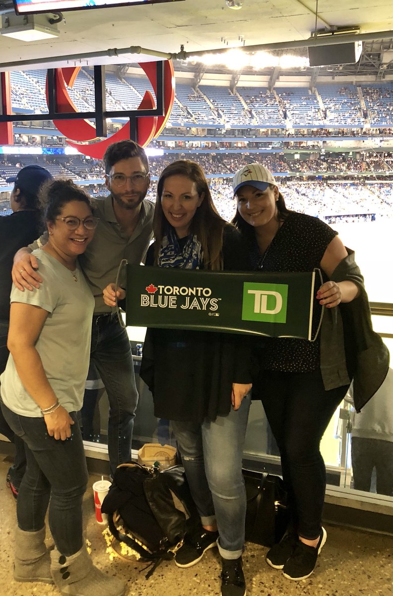 Enjoying an evening out at the Blue Jays game after our GenNext Summit! ✅ Quebec, MC team is representing in Toronto!!! #UnitedWay💚 #Centraide #TDGenNext <a href="/Banque_TD/">TD (Canada)</a> <a href="/kennlalonde/">Kenneth Lalonde</a> @SylvieDemers_TD <a href="/tcapoto/">Tony Capotosto</a> @marcantoines <a href="/SandraL_TD/">Sandra Lachapelle</a>