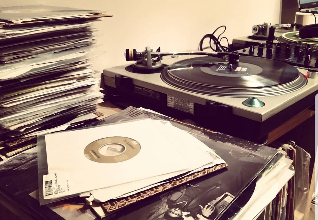 karawanesound's tweet image. Unloading some 7"s from the vault for this Saturday's set down at the #woodlanddanceproject and looking forward to playing loud and proud on the mighty #stepitup #soundsystem