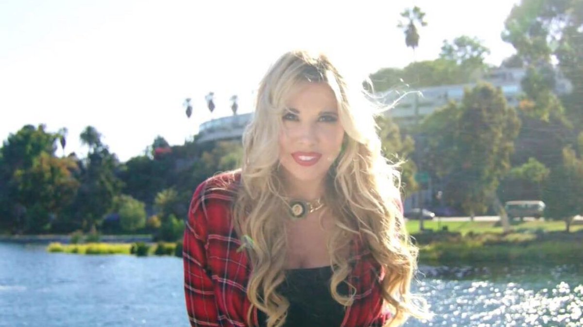 spencerrayner's tweet photo. .@radioacademy "The cross sector network of practitioners that connects, promotes and celebrates the UK's radio and audio sector.
#RWRA30 #UKARIAS18 #RADFEST18"
@iamkimkline > #StandTall music video on @Youtube
#spdc #StandUpToBullying #antibullying do YOU support it??? https://t.co/E2M4W0KJVq