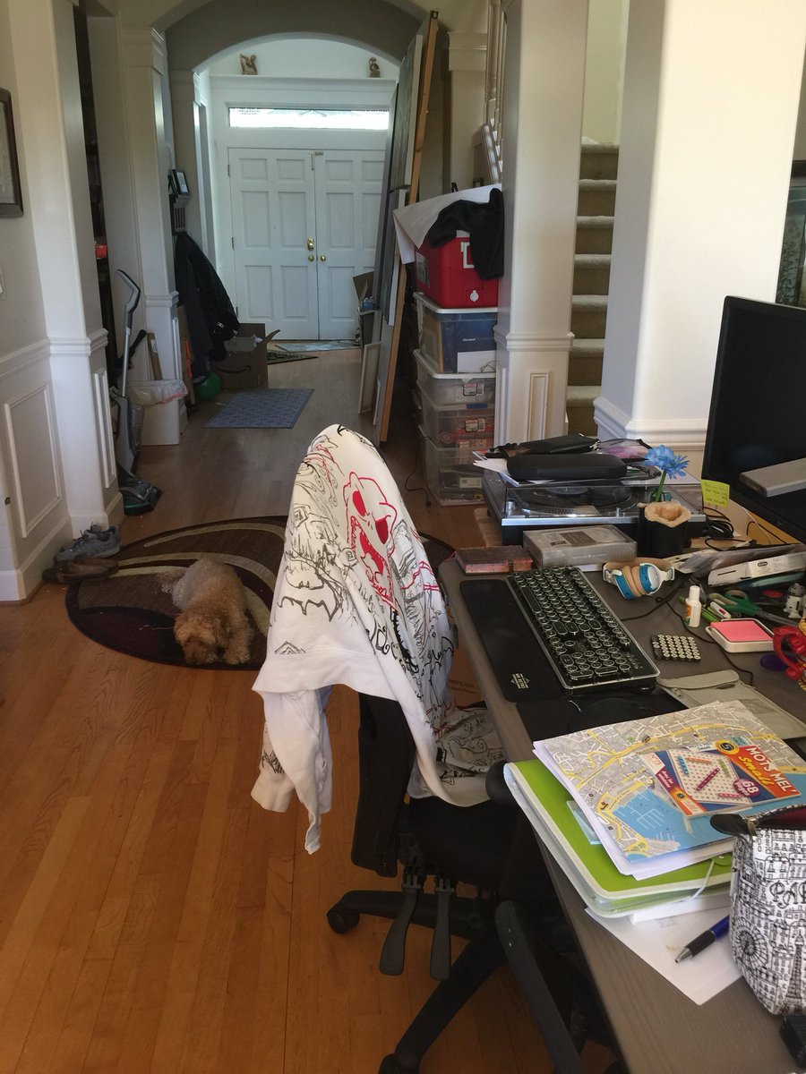 JudyDawn's tweet photo. My temp office is a mess! Time to sort and purge! (Something I could do) #dawnoffice https://t.co/L91fWpxbJx