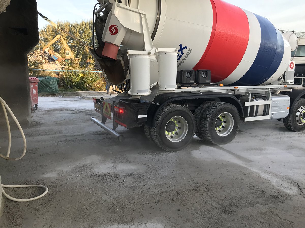 Thanks to the <a href="/CEMEXUKAsphalt/">CEMEX UK Asphalt</a> <a href="/craigcemex/">Craig Williamson</a> for looking after us all during our VFLs today #beautifulmorning