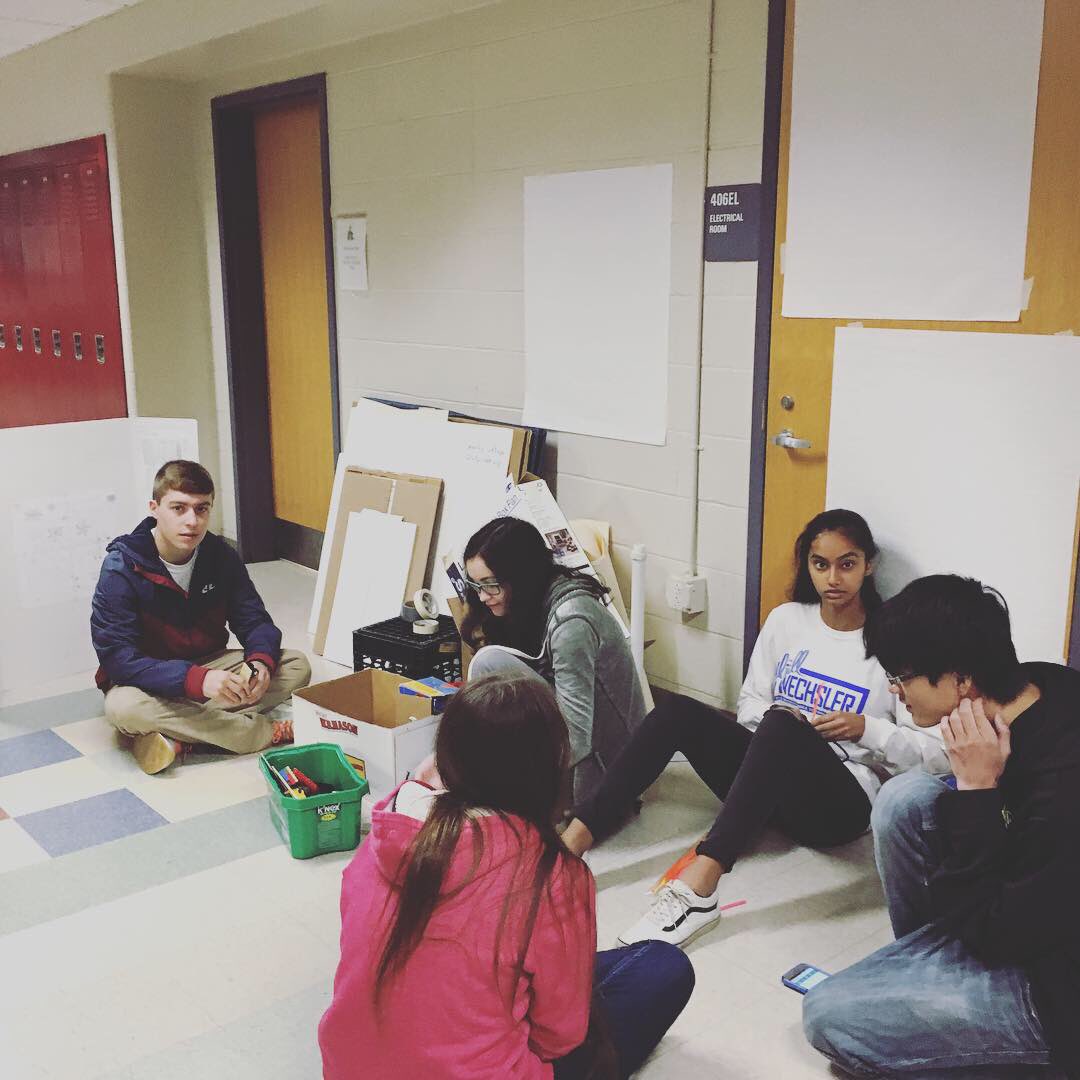 HollistonHigh's tweet photo. Students working to program and code using @matlab #studentswhocode #digitallearning #amilliondreams #hollistoninnovates https://t.co/JyD2m2VLse