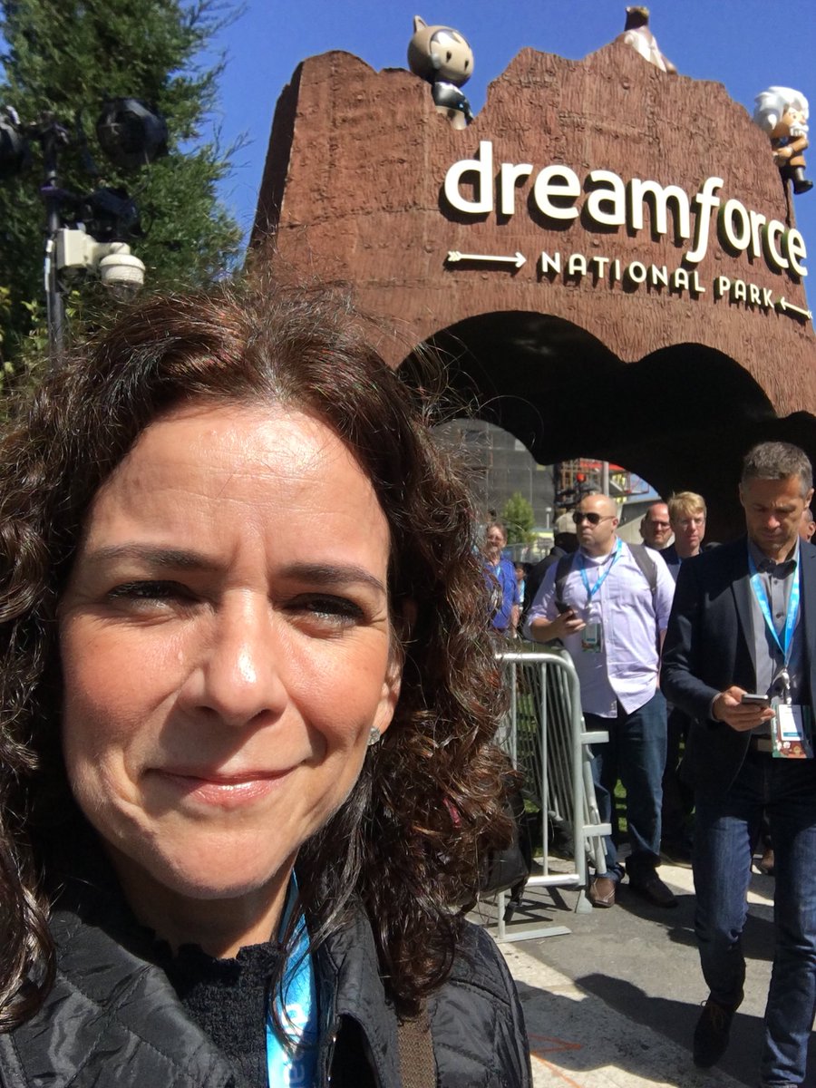 cobaltopr's tweet photo. @mcoruna ready for @Dreamforce Opening Keynote. Thousands and thousands of trailblazers. https://t.co/lVnOwTRmHi