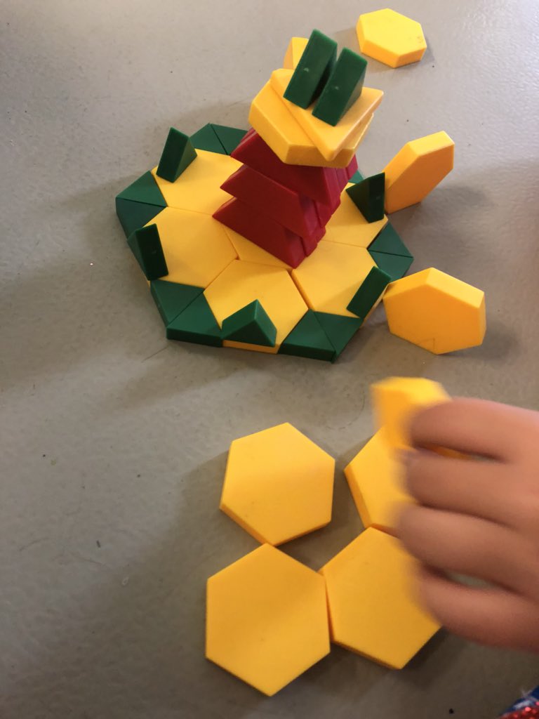 SLRMRSSB's tweet photo. What can you make with shapes? #mathfdk #designfdk https://t.co/YplIsC9ltw