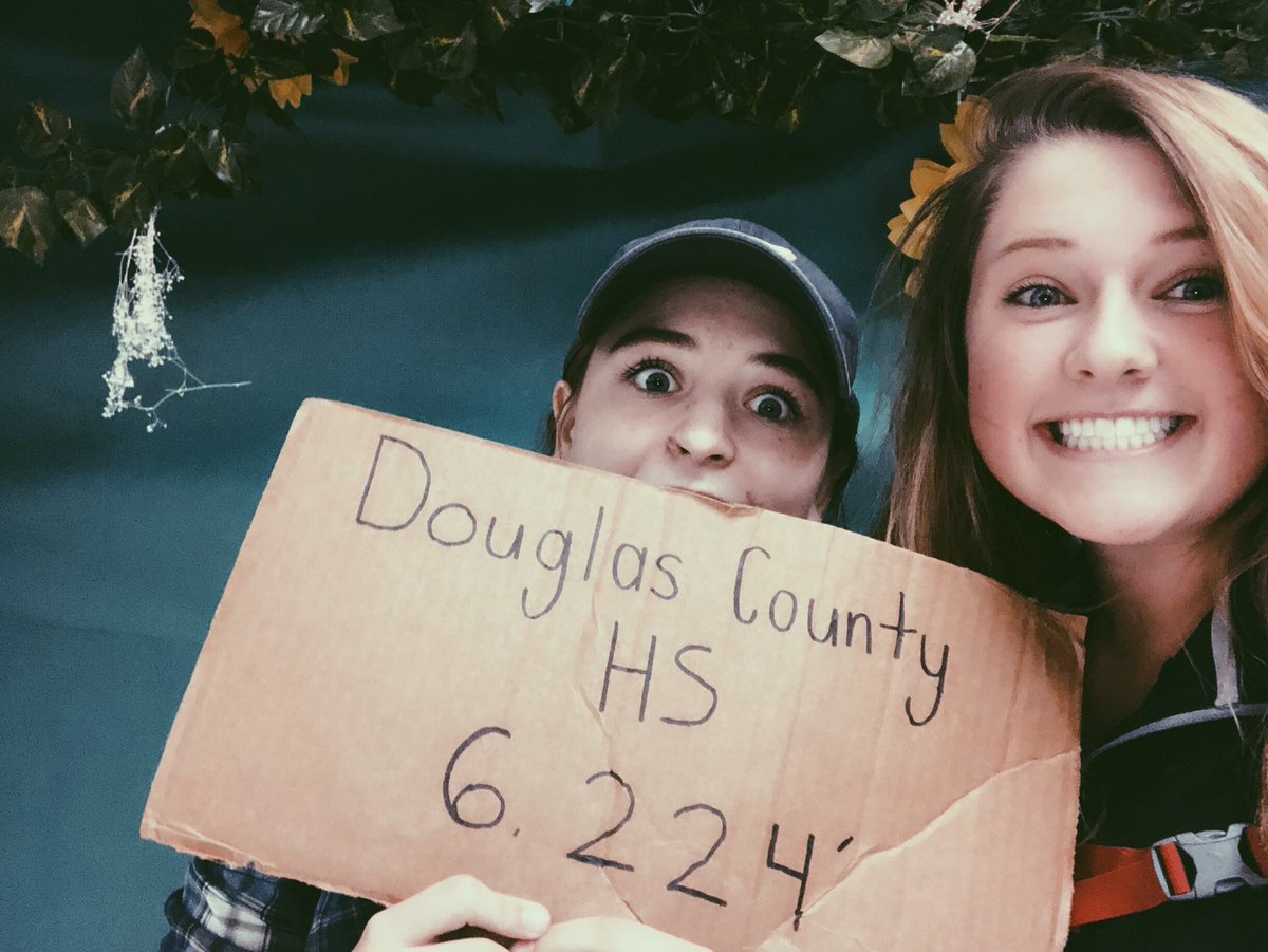 Meg_phibbs's tweet photo. just a couple of tree huggers #DCGreekWeek #MakeItCounty https://t.co/jgXBwubR4N