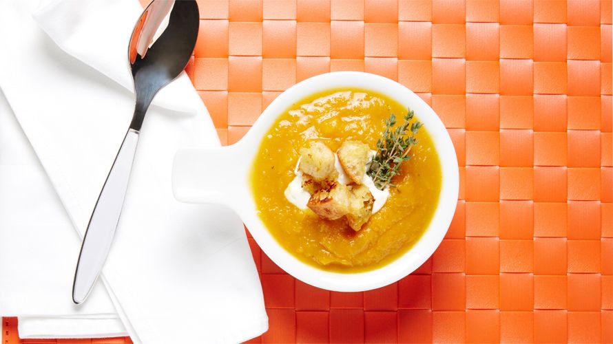 17Cooks's tweet image. Nothing says Fall like wrapping your hands around a warm bowl of #soup. 🥣Check out @HuffPostSocial list of top soups to warm you up this #Fall. 🍂buff.ly/2C4wnKp