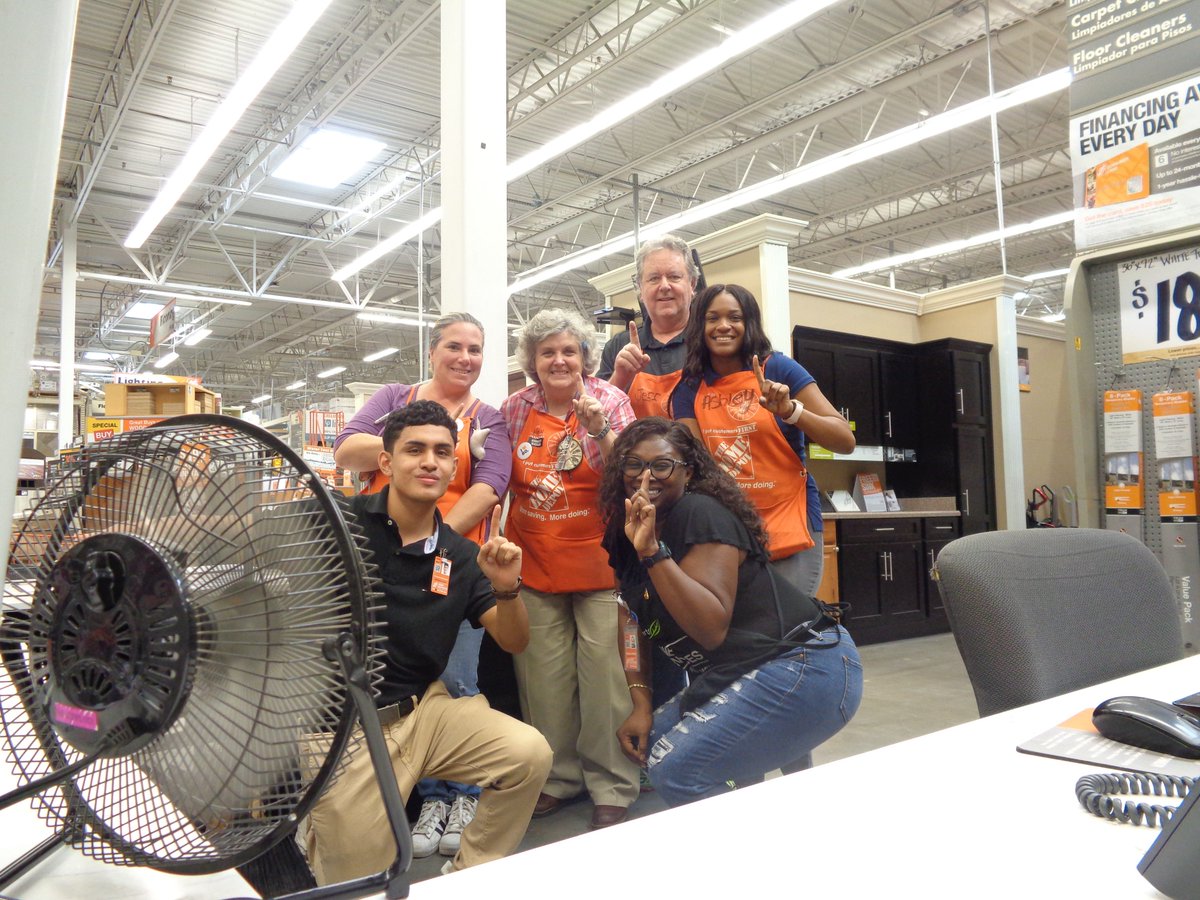 P.K @HomeDadpot8517 the energy was good and thanks <a href="/HelenReynoldsTH/">Helen Reynolds</a>   <a href="/ARSRescueRooter/">ARS/Rescue Rooter</a> Love the Support They want the big Championship Belt Let's make It happen