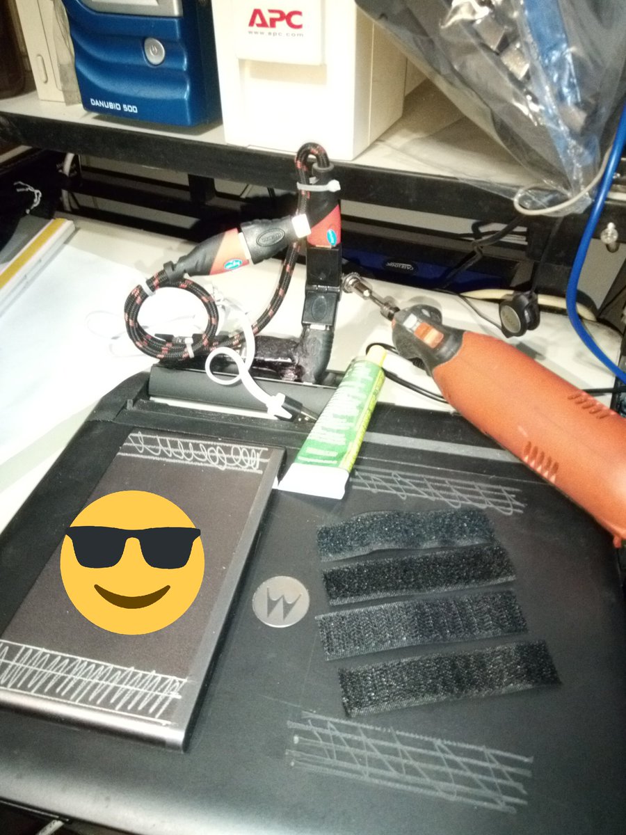 fcassia's tweet image. ♫ ♫
Another day...
Another mod
Velcro for the win
Ain&apos;t got no 3D printer of my own
(YET)
♫ ♫
- #hardwarehacker Blues by @fcassia