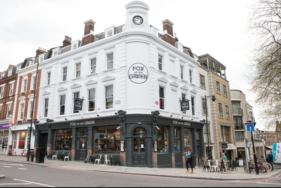 Need some love <a href="/Arsenal/">Arsenal</a> we want to do a charity quiz for <a href="/savechildrenuk/">Save the Children UK</a> and wanted a top prize of maybe a photo with the winner if anyone's free and fancies our #harrypotter quiz on Sunday 7th October or something signed for the winning team. Can you help?