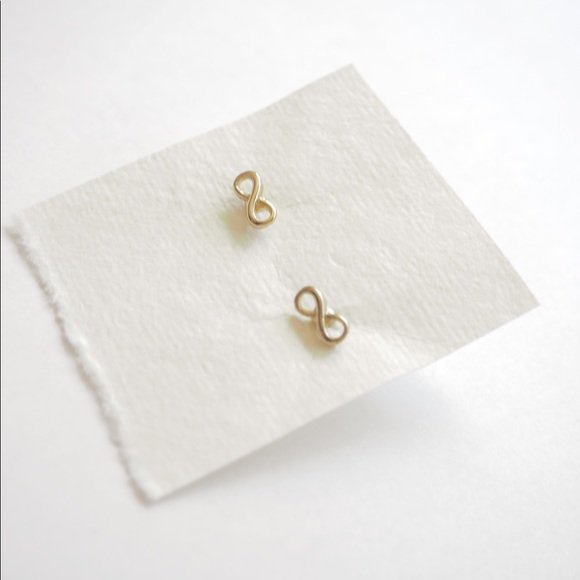 So good I had to share! Check out all the items I'm loving on @Poshmarkapp from @Lauraar92054677 #poshmark<a href="/tag/fashion"class="tags"><span>#fashion</span></a><a href="/tag/shopmycloset"class="tags"><span>#shopmycloset</span></a><a href="/tag/style"class="tags"><span>#style</span></a><a href="/tag/anthropologie"class="tags"><span>#anthropologie</span></a><a href="/tag/poshmark"class="tags"><span>#poshmark</span></a>