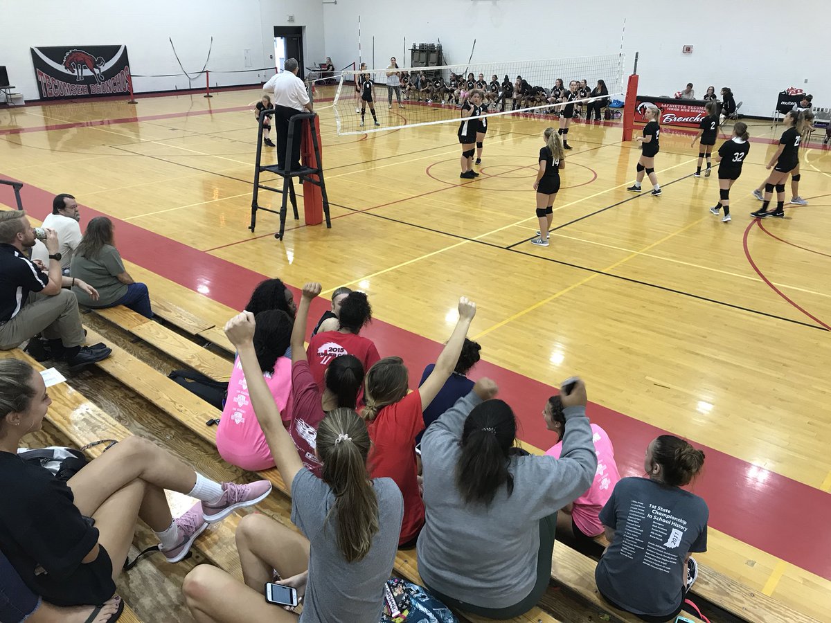 Varsity cheering on the future freshman 🏐👏🏼 #buildthefuture @BronchoAD @TecumsehJrHigh