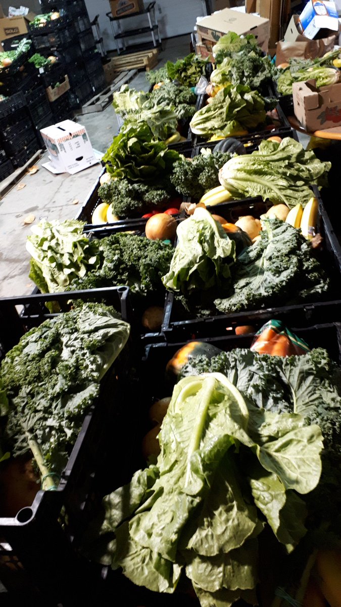 GenNextUW's tweet photo. Our amazing gennext volunteers are helping at @glencairncentre tonight helping to pack #goodfoodboxes for the community #dogooders #freshveg https://t.co/cSStqzEl7F