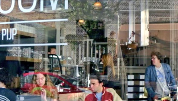 goodfibrations's tweet image. In de film #hartenstrijd voor de tweede keer deze week uitgezonden, figureerden we met een jasje van #knowledgecottonapparel🦉en Octopus shirt 🐙van @ARMEDANGELS #SS2016 🍃