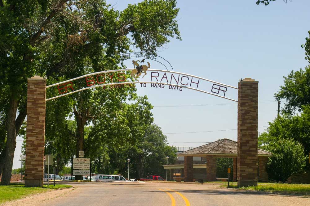 CalFarleys's tweet photo. Boys Ranch offers many life-changing services for at-risk youth. Our programs not only help young people learn healthy, positive behaviors, but also prepare for independent life. Learn more now! https://t.co/z4hv7Ji5OH #HelpaChild #AtRiskYouth #AmarilloTX #Programsthathelp #hope https://t.co/aGftgo99XQ