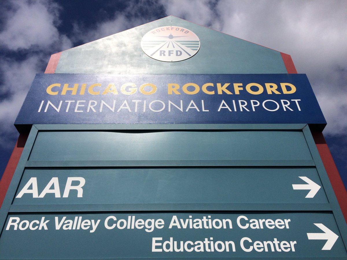 4geeman's tweet photo. The @FlyRFD #JobFair is flying! Hit the after-burner on your career. #AircraftTechnician ? Visit with #MRO Recruiters from my #aviation employer @AARCORP & join the #BestTeamInAviation . #MakeMoney & #HaveLotsOfFun . Become a #mechanic today with @rvcgoldeneagles !! #BlueSkies RT https://t.co/jOrSYZGISI