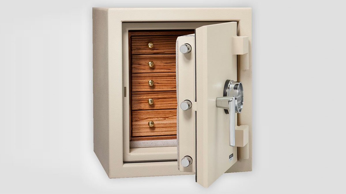 Small but Mighty! 💪⚡️ Protect and organize your #jewelry in a premium grade security safe and gallery quality hardwood chest. #JewelrySafe #BurglarProtection #FireProtection

🔒 Learn more at maximumsecurity.com/ClassicSeries.…