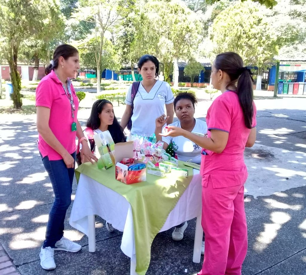 Farid_Figueroat's tweet image. En el @SENAComunica participamos en la conmemoración de la #SemanaAndina |117 Centros de Formación a lo largo y ancho del país desarrollan acciones asociadas a la prevención del embarazo en la adolescencia. #DateTiempo

&quot;Construyendo mis sueños, alcanzo lo que quiero&quot;