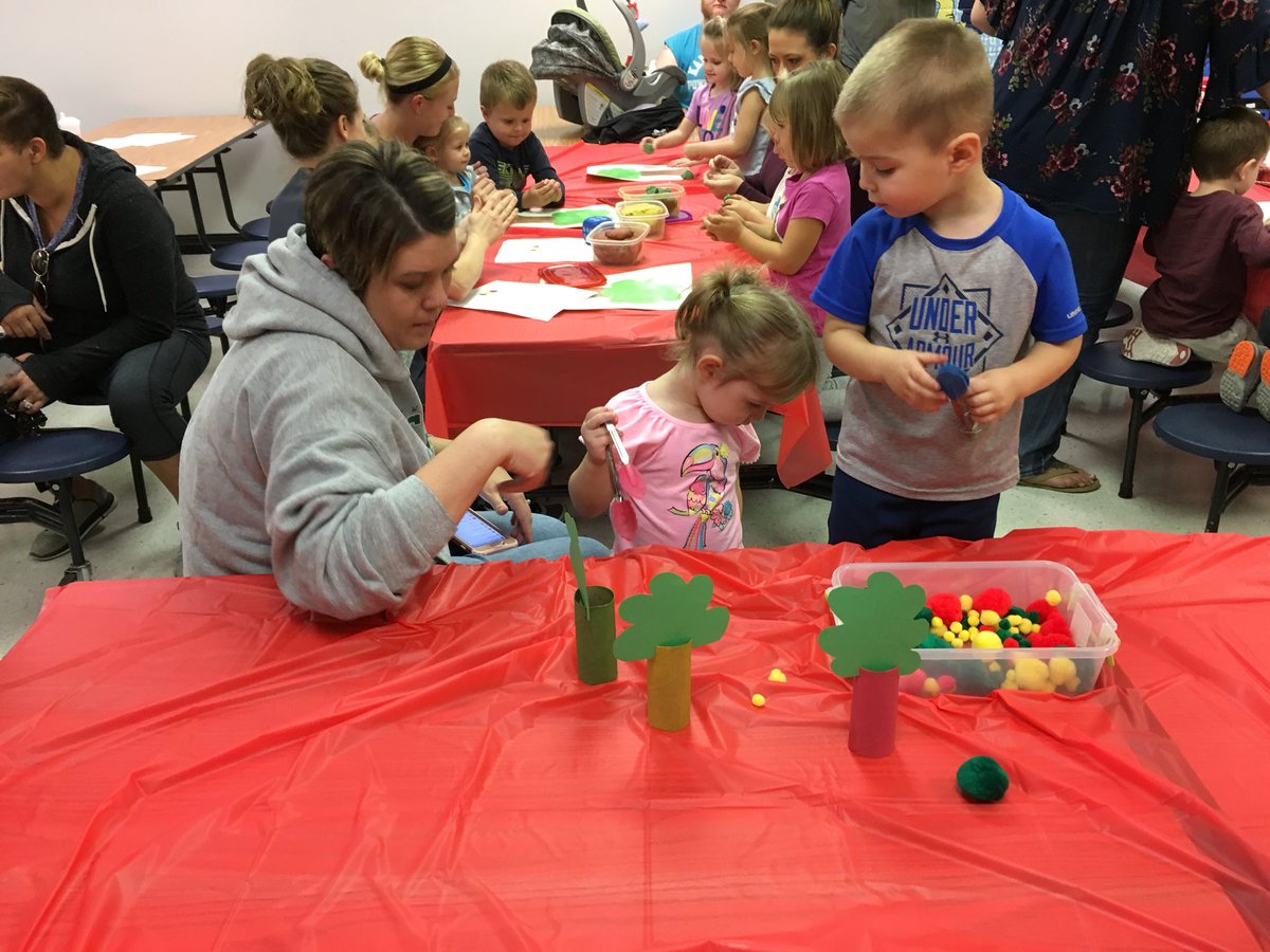 NENParentsteach's tweet photo. Busy minds and hands tonight!  18 families ventured to the Apple Party.  Great turnout and fun was had by all! #nenparentsrock #NENpat #NENPride https://t.co/Rr5VCydod3