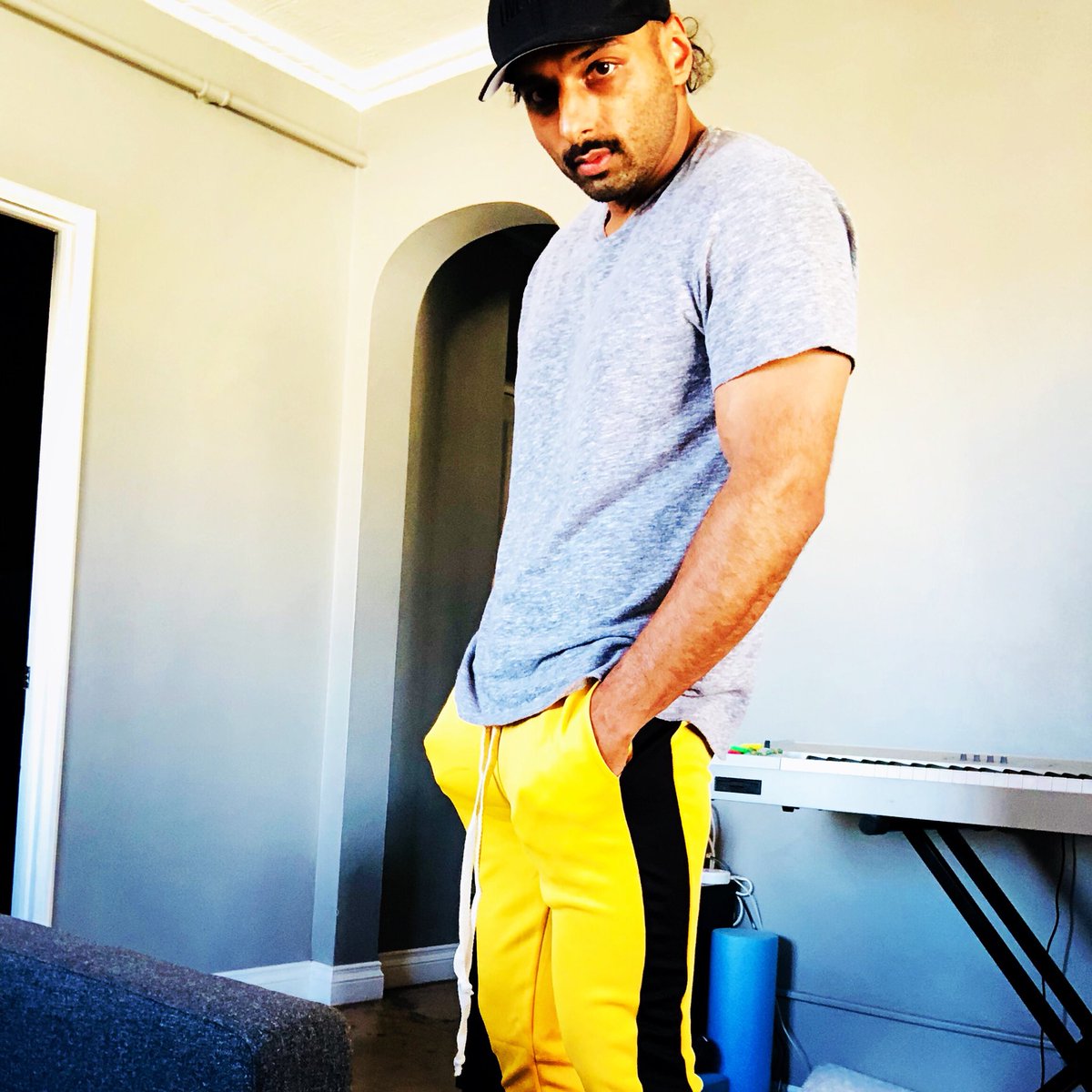 Jus tryin to catch a vibe #chillin #easthollywood #trackpants #music #songwriter