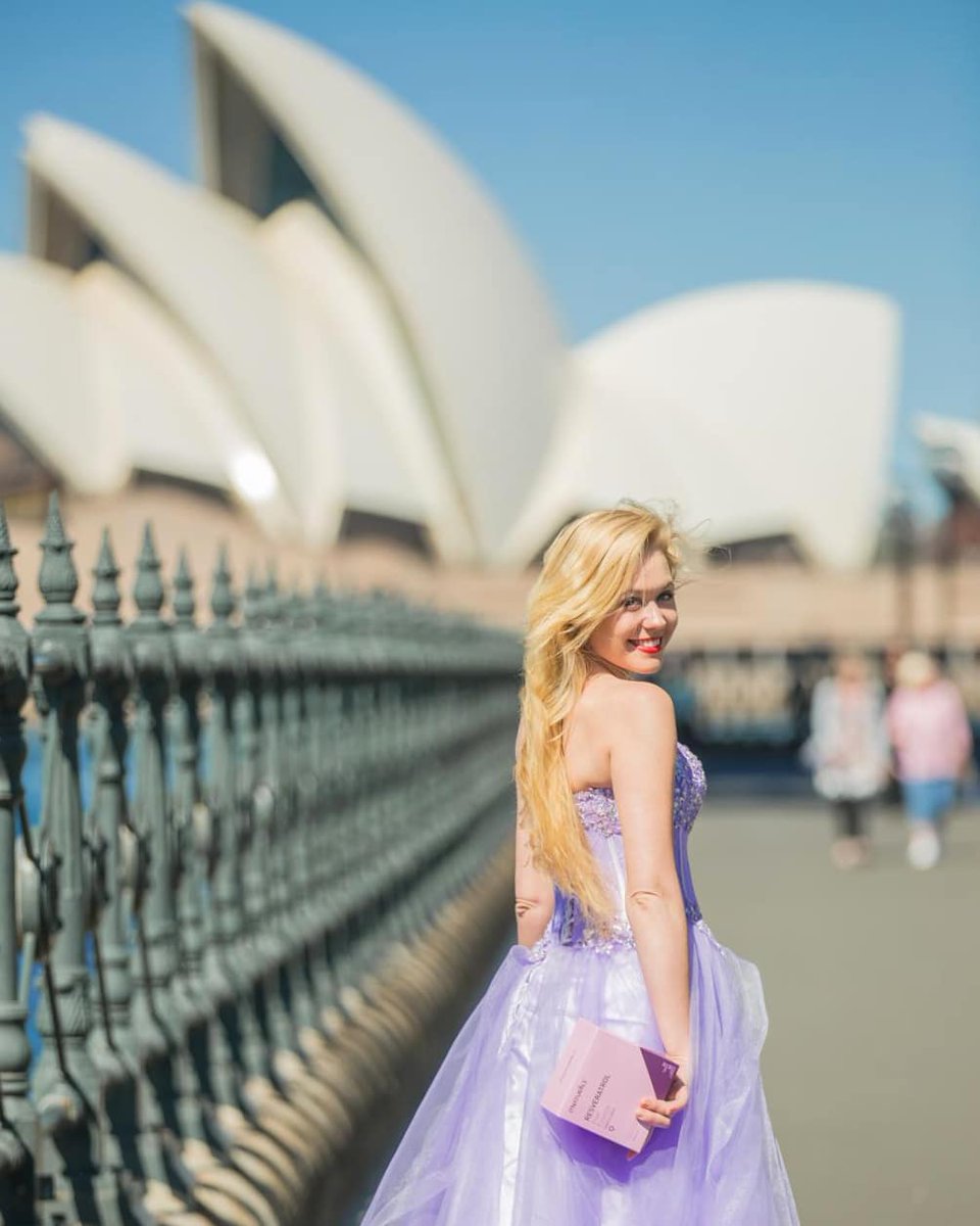 Love this #Tiffany inspired shot for #jtnaturals shot in #CircularQuay outside the #sydneyoperahouse
@TiffanyAndCo

#sydney #operahouse #model #modelling #blonde #face #smile #chinese #australiachina #Makeup #australia #china #alibaba #ecommerce #ecom #health #wellness