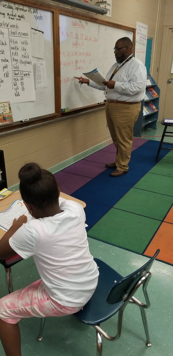 ConnerConquers's tweet photo. Counting patterns in Bennett's 2nd grade class @mattelemsch @ConnerConquers @tcss_schools @krl1920 @FBcoachBRAT1913 #tcsslearns #gotornadoes https://t.co/Uxj2qkIET6