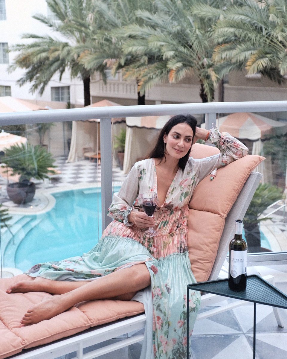 Taking it easy, I found the perfect corner to relax and enjoy a glass of Sterling Vineyards Cabernet Sauvignon. A must have in my closet is a floral flowy dress, always perfect for concert season! #alwayspolished #neverdull #sterlingvineyardspartner #sipandstyle 🍷