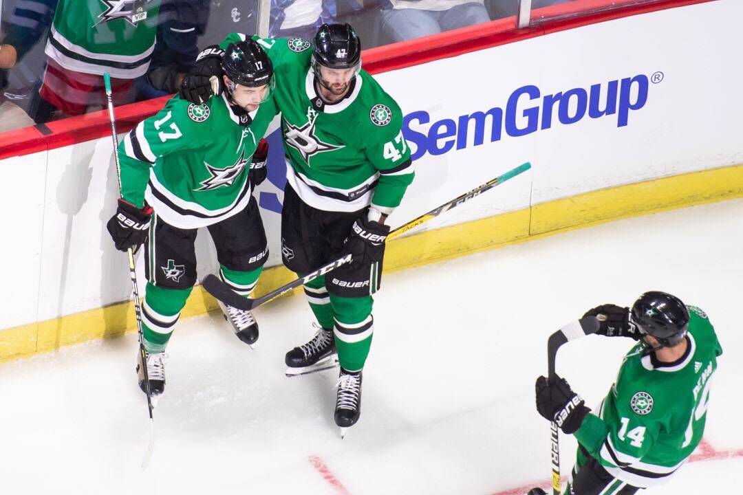 Alexander Radulov: Dallas Stars forward borrows jersey from fan