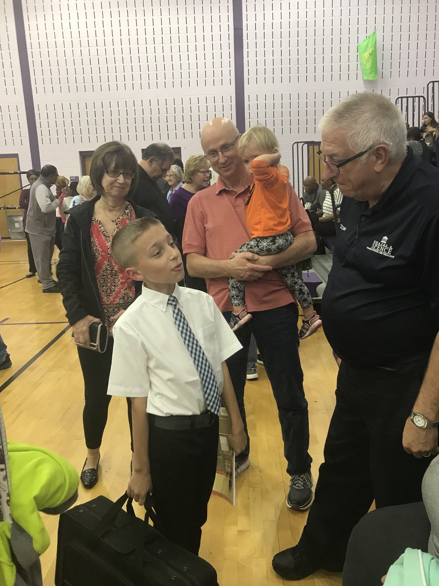 ctelecsan's tweet photo. First band concert of the 6th graders from Baldwin road junior high. @REYNSupt @ReynBands @BR_STEM @MrsTelecsan #LoveHotCrossBuns https://t.co/p31JIIAYYT