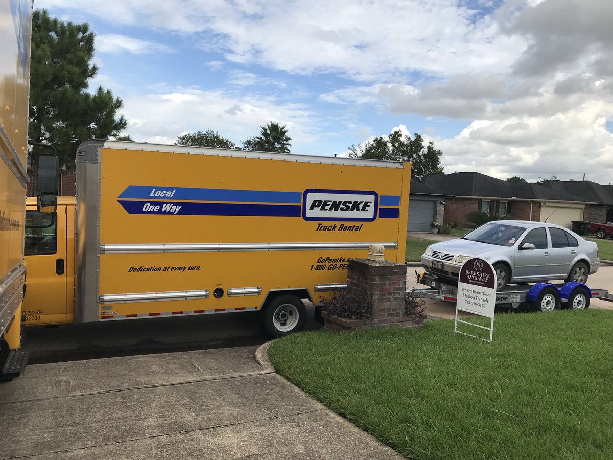 mdrealtynotary's tweet photo. When your client has to move across the country (Houston to San Diego) and they need an extra driver. #selfless #realtorlife #realtorsofinstagram #houstonrealestate #houstontocali #sandiegoherewecome #minivacation #designateddriver #roadtrip #sandiego #beardedrealtor #texastocali https://t.co/JVw7dfXFD6