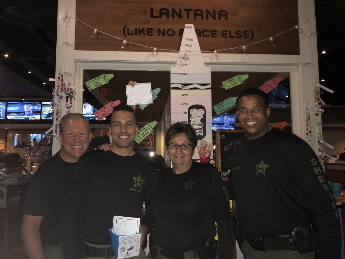 Stephsteph37's tweet photo. Thank you @PBCountySheriff for your support! We had a great turn out for our first every #TipAHero night. Together we raised $1,345 in just three hours for the children of @StJude 🌶❤️👩🏼‍✈️👮🏽‍♂️#ChilisLove #CreateAPepper #ColorTheirWorld @TonyViola8 @rgleber22 @ilaniaaa https://t.co/p8y0UAjLMY
