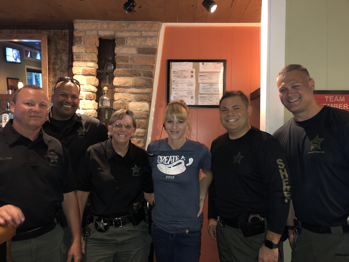Stephsteph37's tweet photo. Thank you @PBCountySheriff for your support! We had a great turn out for our first every #TipAHero night. Together we raised $1,345 in just three hours for the children of @StJude 🌶❤️👩🏼‍✈️👮🏽‍♂️#ChilisLove #CreateAPepper #ColorTheirWorld @TonyViola8 @rgleber22 @ilaniaaa https://t.co/p8y0UAjLMY