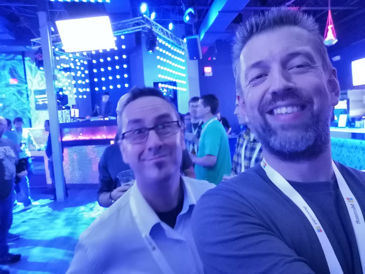 __sander's tweet image. Having fun with Miguel at the ice bar. Cool 2b #AzureDeveloper