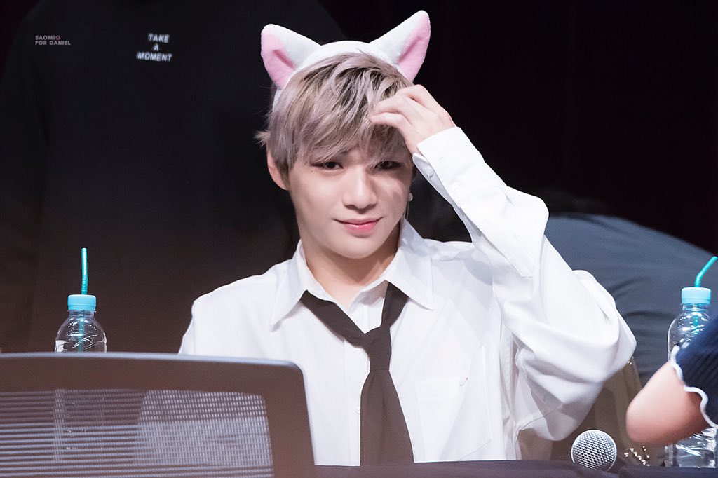 saomi_cat's tweet photo. 180331 핫트랙스 팬사인회
💗
#강다니엘 #갓다니엘 #KangDaniel #DanielKang #워너원 #WannaOne https://t.co/d0pJ6sZDSQ